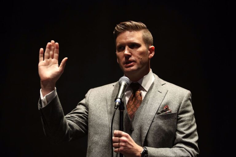 Le procès de Charlottesville frappe durement les finances du riche propriétaire terrien Richard Spencer