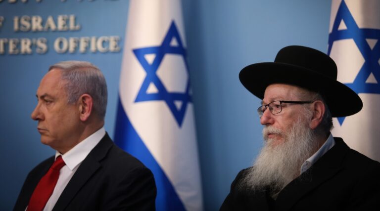 Le plus haut ministre orthodoxe démissionne alors que la réaction contre le nouveau verrouillage du COVID monte en Israël