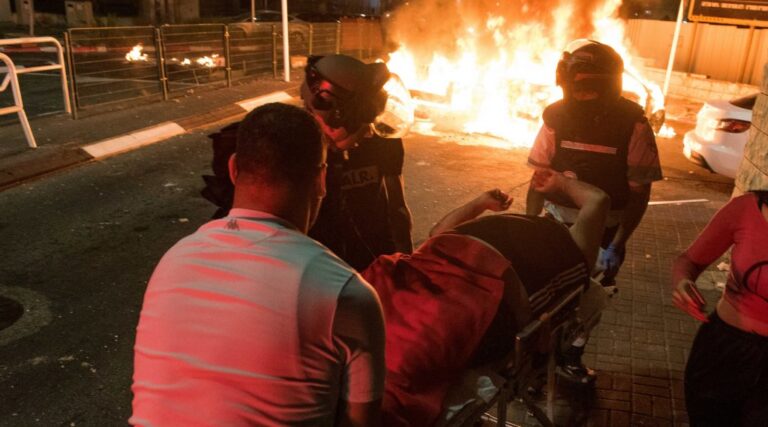 Les villes mixtes judéo-arabes d'Israël sont en feu.  Voici comment éteindre les flammes.