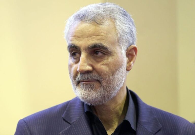 Un rassemblement aux Pays-Bas pour protester contre le meurtre de Soleimani présente une caricature accusant les Juifs de terrorisme