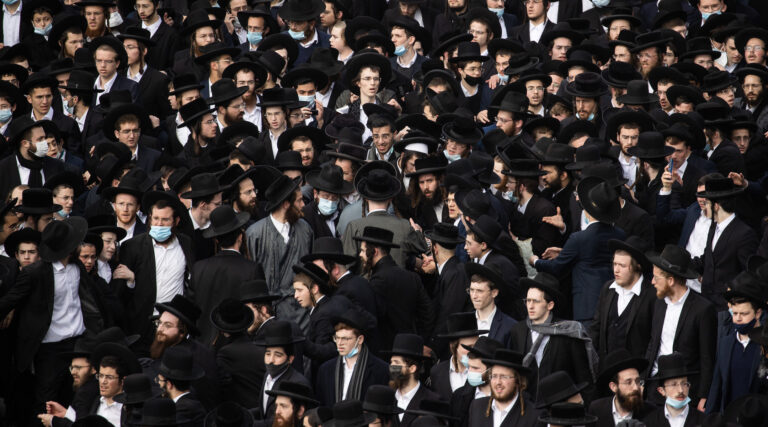1 Israélien orthodoxe haredi de plus de 65 ans sur 73 est mort du COVID, selon un rapport israélien