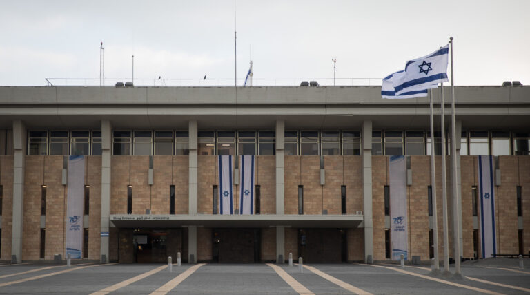 Allégations de fraude, résultat retardé et craintes d'insurrection : les élections israéliennes pourraient ressembler beaucoup à celles des États-Unis