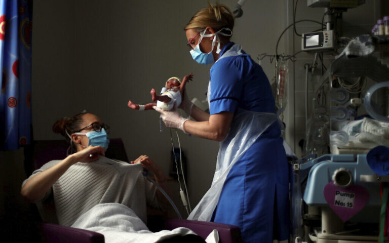 Les vaccins ne nuisent pas aux grossesses et peuvent même aider les bébés, selon les médecins israéliens