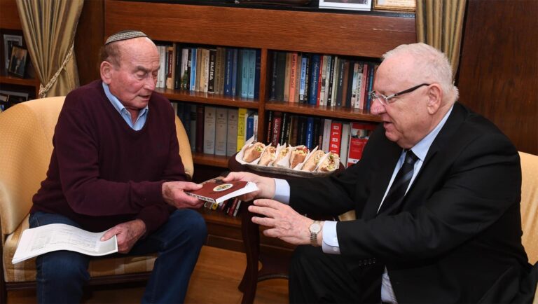 En Israël, un survivant de la Shoah a fait du falafel un symbole de la résilience juive