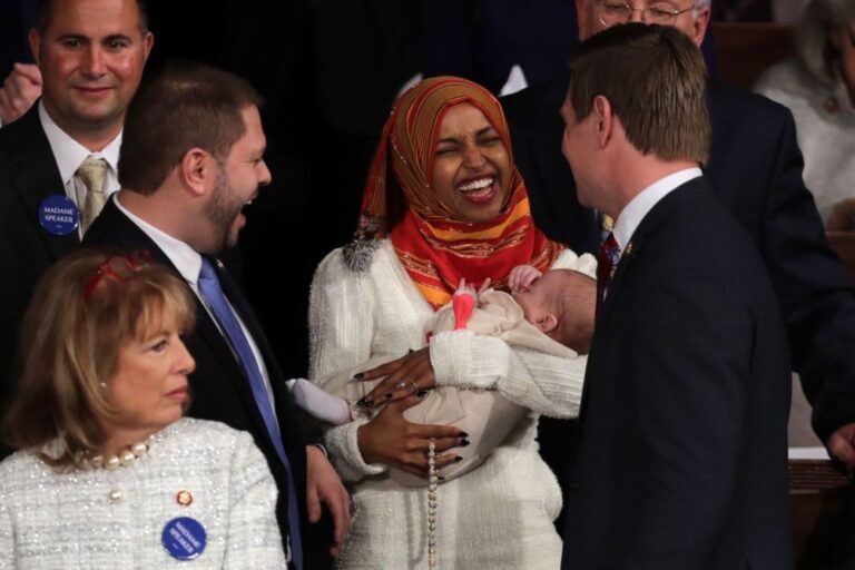 Ilhan Omar devrait mener la lutte contre l'antisémitisme et l'islamophobie