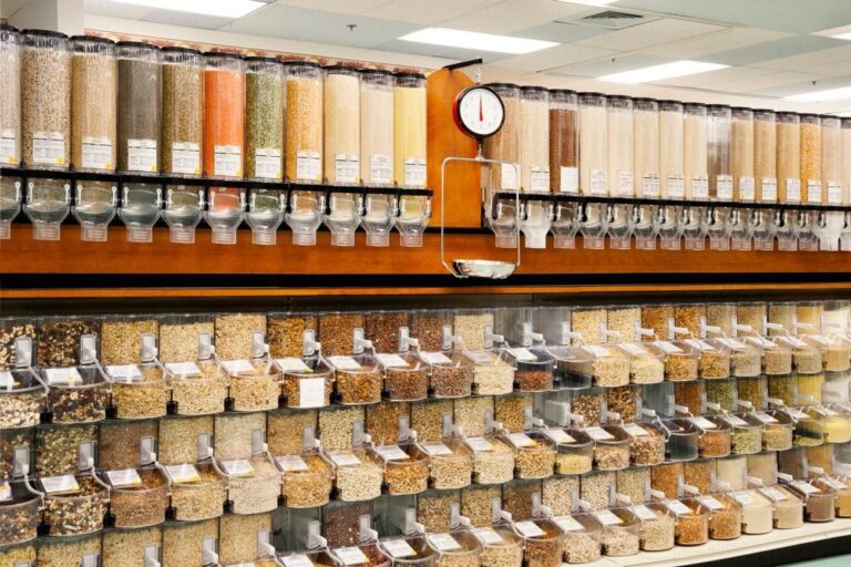 L'antisémitisme a frappé une épicerie bio à l'esprit élevé.  Ensuite, la direction a foiré.