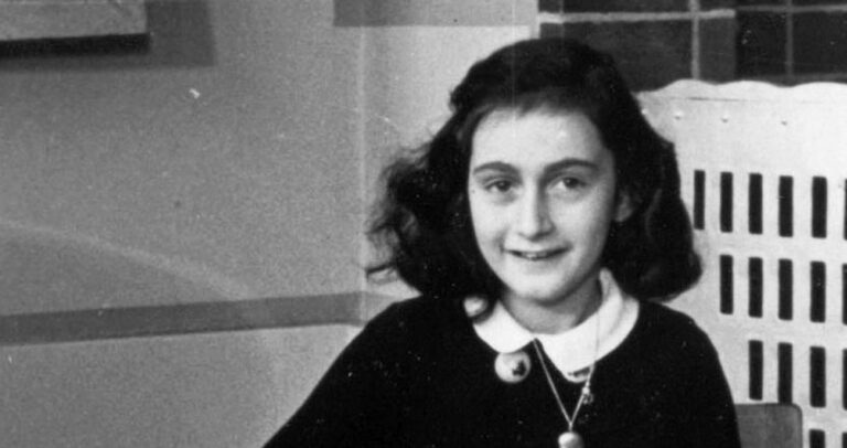 Le panneau d'affichage "Journal d'Anne Frank" vandalisé en Australie