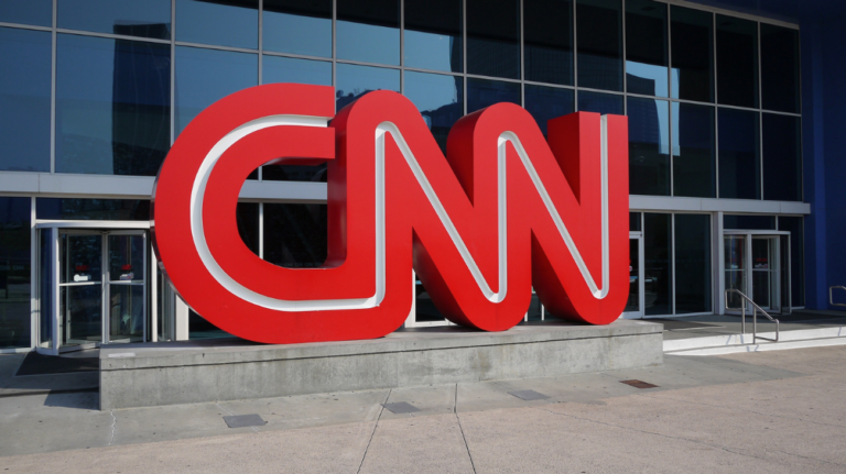 Un deuxième membre du personnel de CNN découvert en train de publier des tweets antisémites
