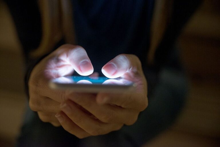 Un homme de Floride arrêté pour avoir envoyé des SMS menaçant de tirer sur une synagogue