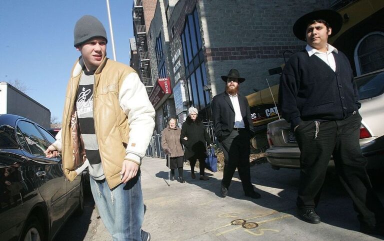 Un juif orthodoxe frappé au visage avec une ceinture dans l'attaque de Brooklyn