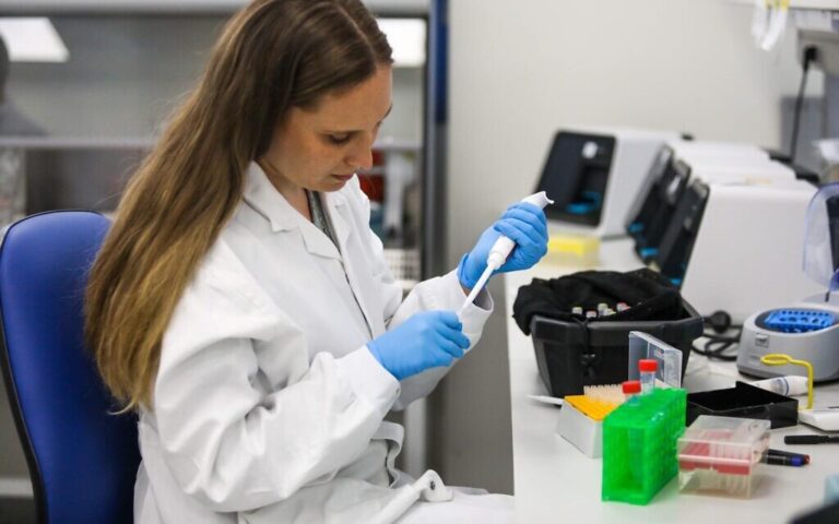 Un test israélien indique aux patients COVID leur risque de détérioration, sur une échelle de 0 à 100