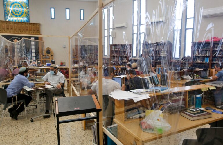Alors qu'Israël attend 16 000 étudiants américains, le tsar du COVID-19 prévient que les contrevenants seront expulsés