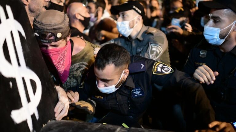 Des dizaines de milliers d'Israéliens renouvellent leurs manifestations contre Netanyahu