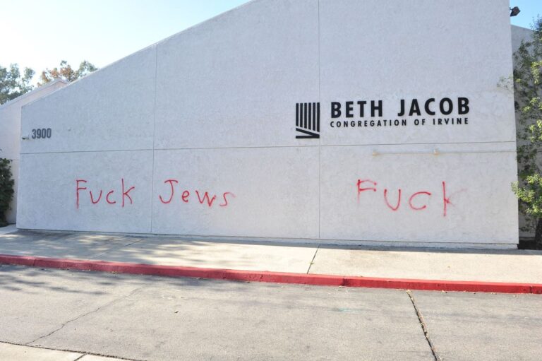 Des graffitis antisémites peints à la bombe sur une synagogue en Californie