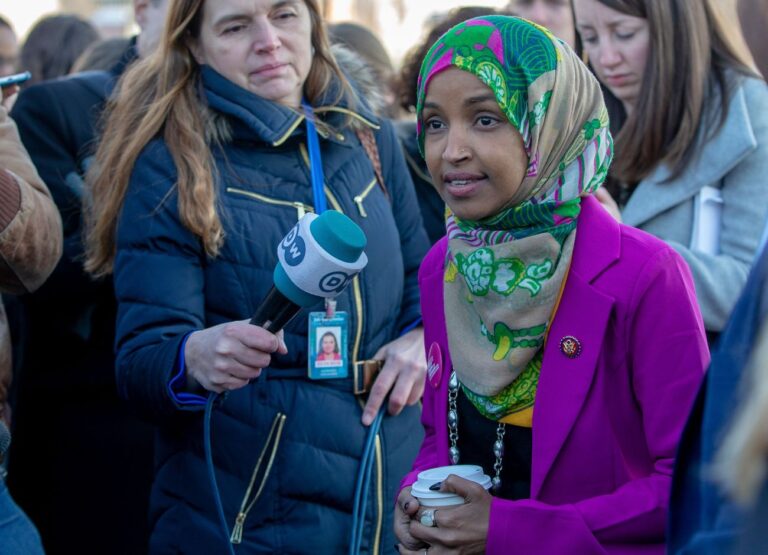 Ilhan Omar a tweeté quelque chose d'antisémite.  Encore.
