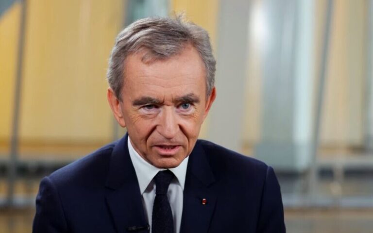 Le magnat du luxe Bernard Arnault investit dans la société israélienne de cybersécurité Wiz