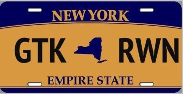 New York DMV invalidera la plaque d'immatriculation antisémite