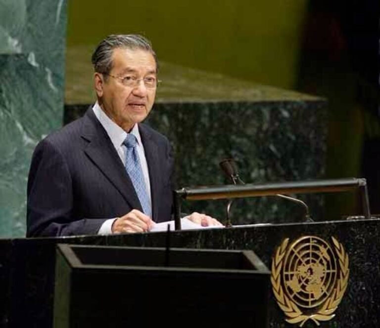 Retour aux vieilles habitudes, Mahathir de Malaisie qualifie les Juifs de « nez crochu »