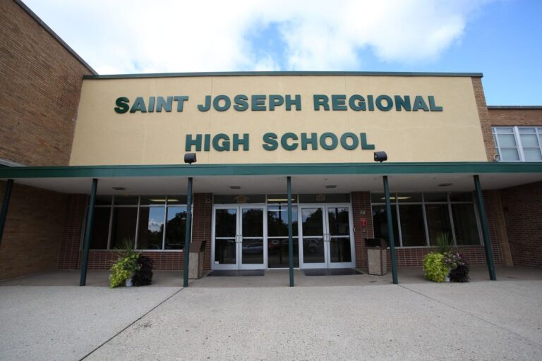 Un enseignant juif poursuit une école catholique du New Jersey pour des actes quotidiens d'antisémitisme