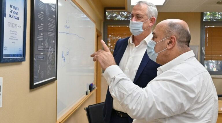 Une institution de recherche israélienne va lancer des essais sur l'homme d'un vaccin contre le coronavirus