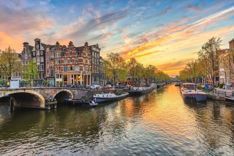 « Vous devriez tous être abattus », dit un homme à une femme juive à Amsterdam