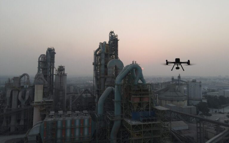 Imitant un contrôleur aérien, l'IA orchestre plusieurs drones en vol