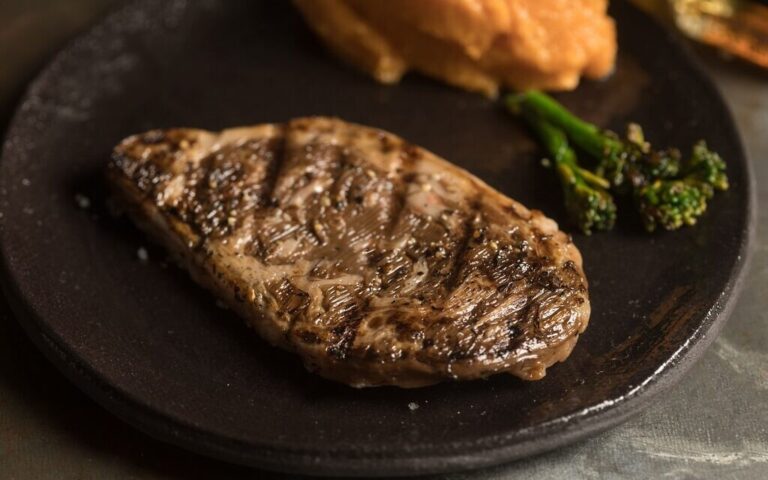 Steaks plus élevés alors que la société israélienne fabrique la première coupe de faux-filet cultivée en laboratoire