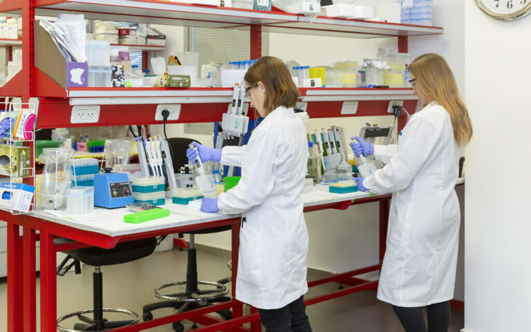 L'achat de médicaments israéliens de 125 millions de dollars par Sanofi pourrait être un anti-cancer à trois volets