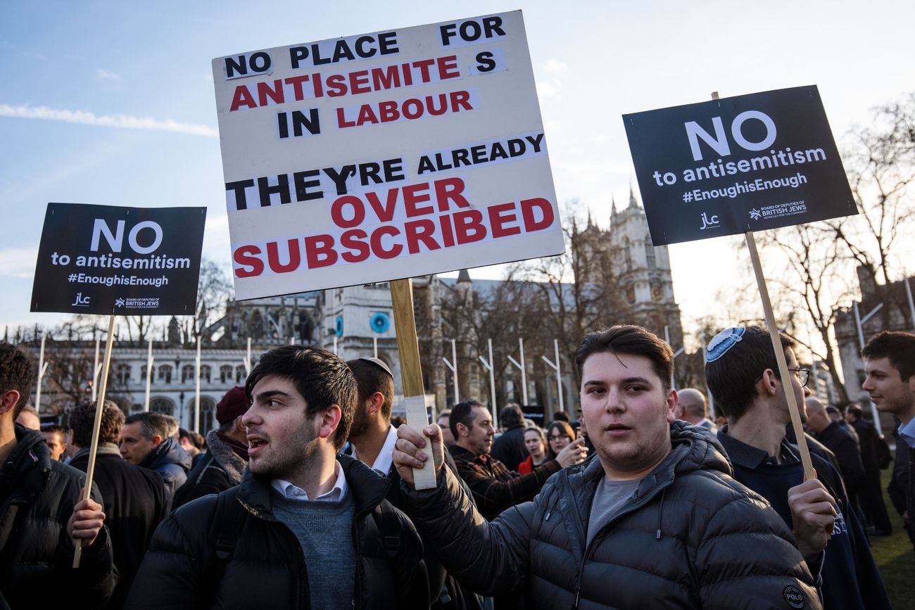 Des milliers de personnes protestent contre l'antisémitisme au sein du parti travailliste britannique