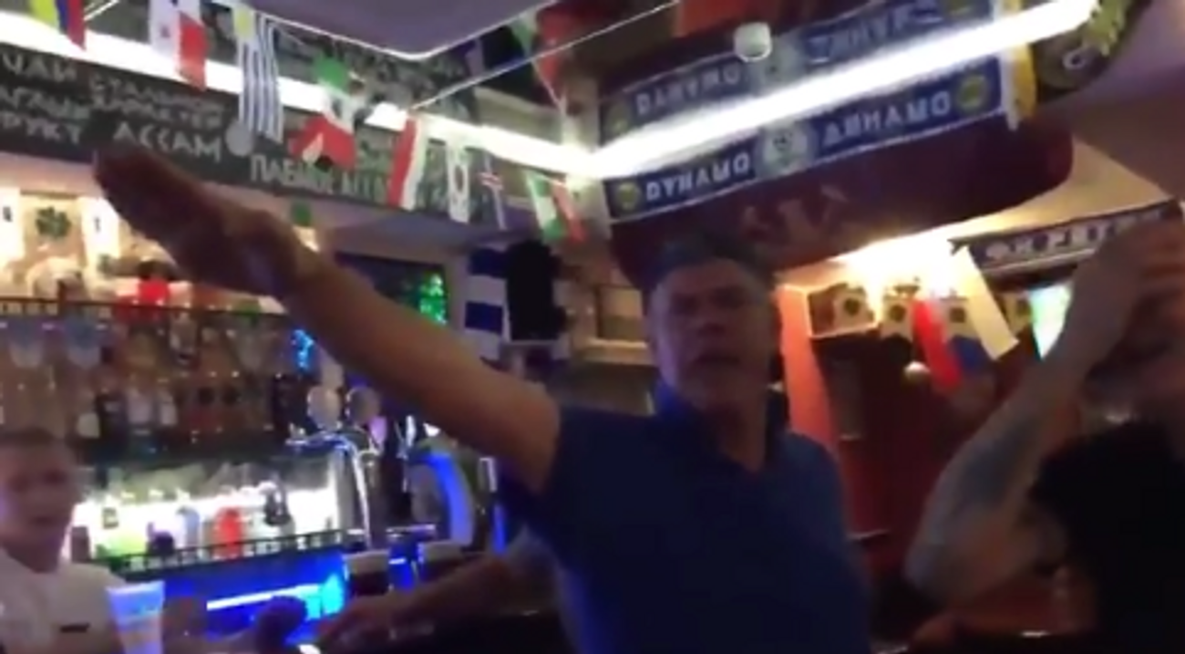 Des supporters anglais filmés lançant des saluts nazis avant le match de Coupe du monde