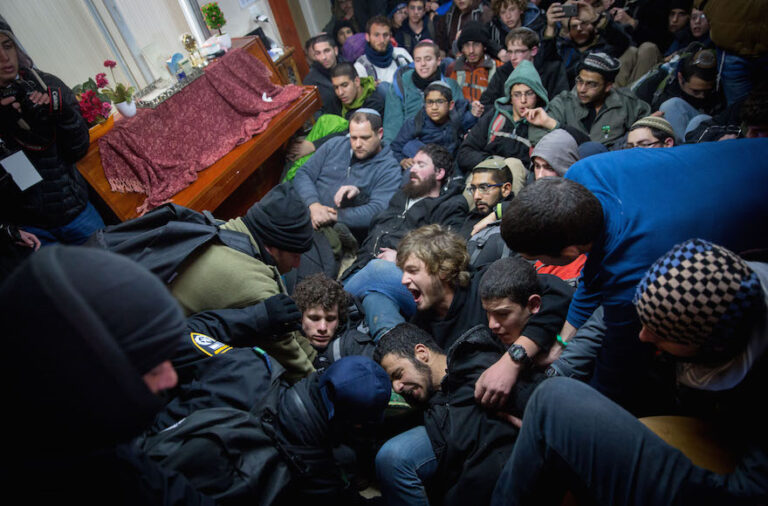 La Cour suprême d'Israël annule la loi autorisant l'expropriation de terres palestiniennes pour des avant-postes de colonies