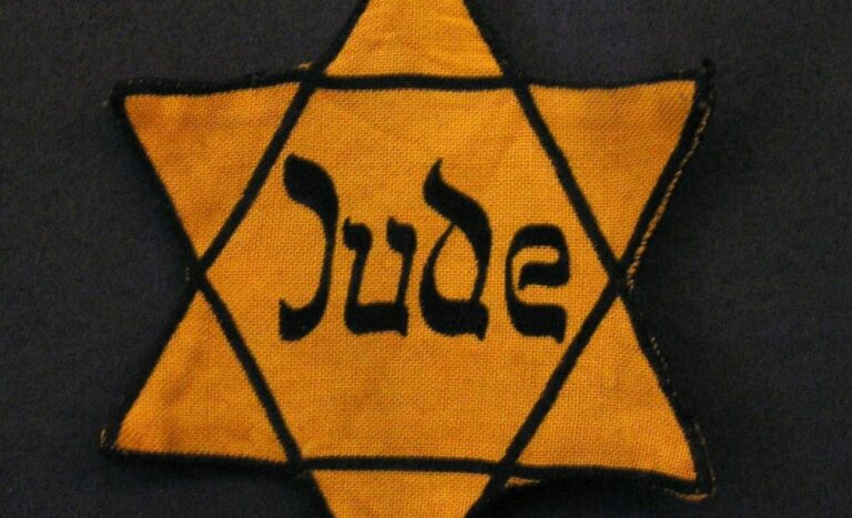 La maison d'un guide touristique d'Auschwitz vandalisée par l'étoile juive "La Pologne aux Polonais"