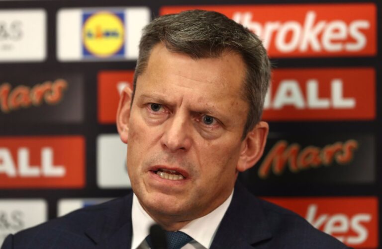 Le chef du football britannique s'excuse d'avoir assimilé l'étoile de David à la croix gammée