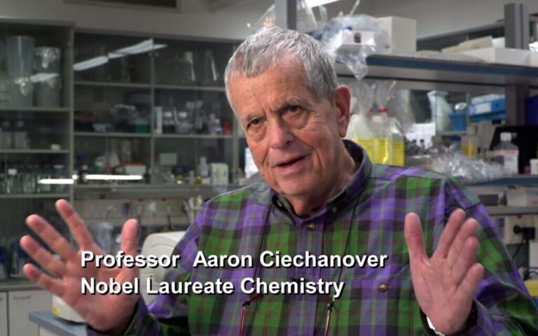 Le prix Nobel Ciechanover salue un traitement du cancer "beaucoup plus précis"