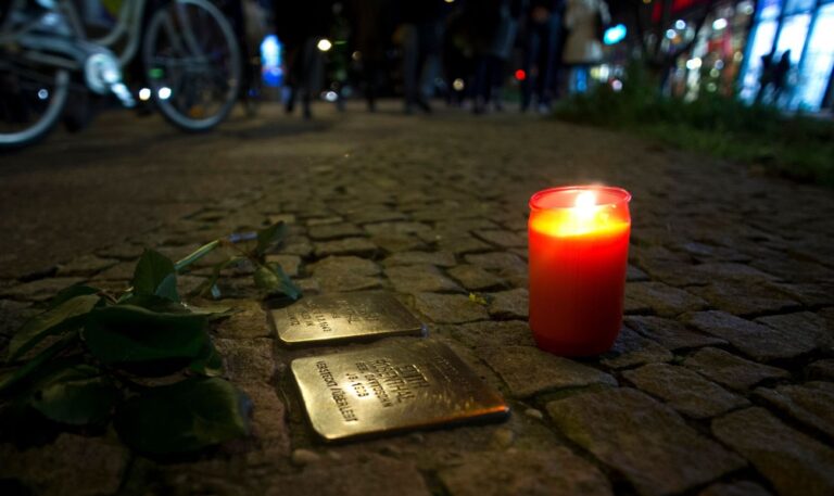 L'extrême droite allemande dénonce les monuments commémoratifs de l'Holocauste pour avoir "dicté" qui devrait être rappelé