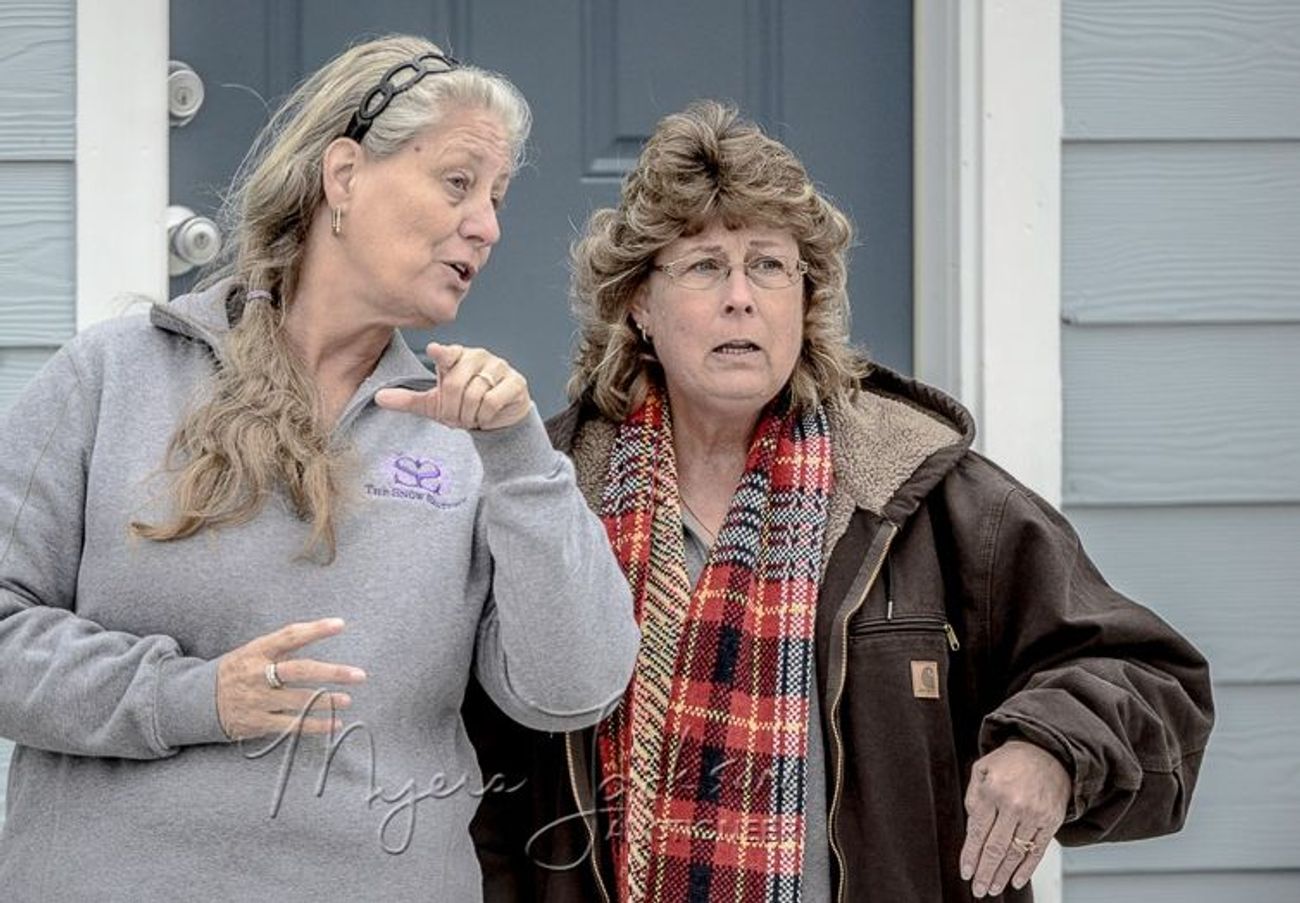 Un animateur de télé-réalité laisse glisser une insulte antisémite lors de la vente d'un autobus scolaire