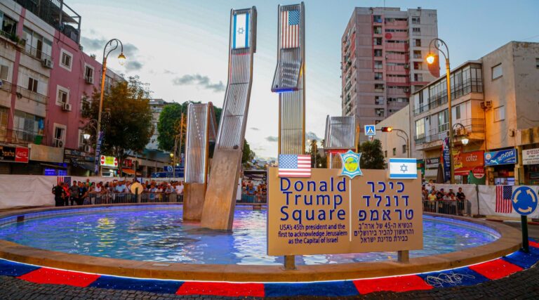 Un suspect arrêté pour vandalisme sur la place Donald Trump en Israël