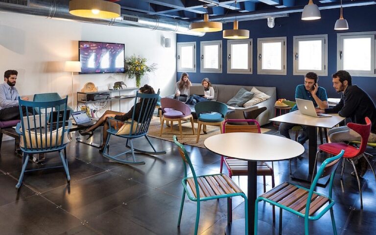 Une enquête auprès des startups montre que le modèle hybride bureau/télétravail devrait se poursuivre