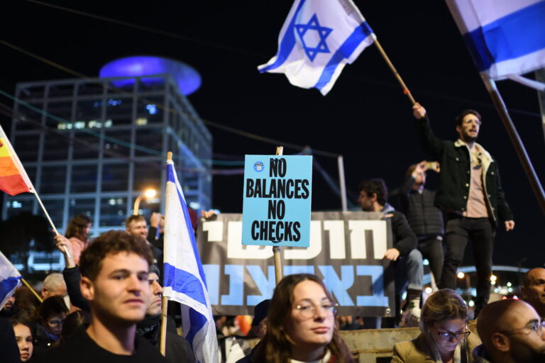 Biden se prononce sur les changements judiciaires proposés par Israël : le "génie" de la démocratie comprend "un pouvoir judiciaire indépendant"