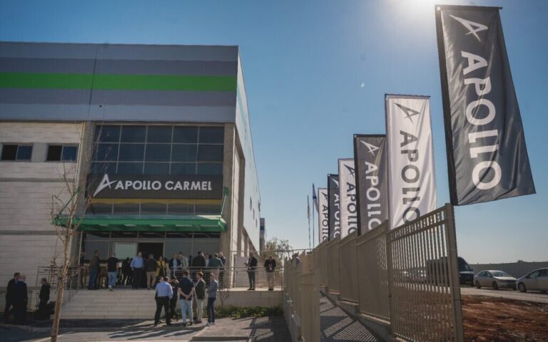 Apollo Power d'Israël ouvre la "première usine au monde" de panneaux solaires flexibles