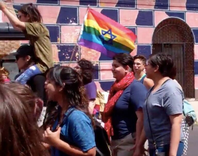 Au-delà de l'antisémitisme : le plus gros problème progressiste à la Chicago Dyke March