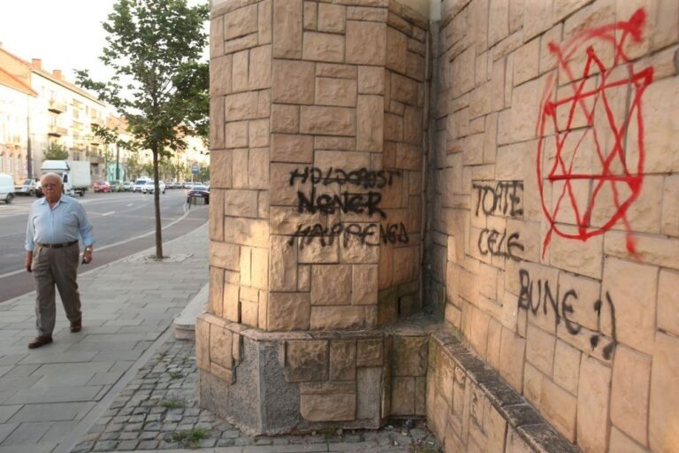 Cette semaine dans l'antisémitisme : un fonctionnaire de l'UE jugé pour voies de fait et insultes