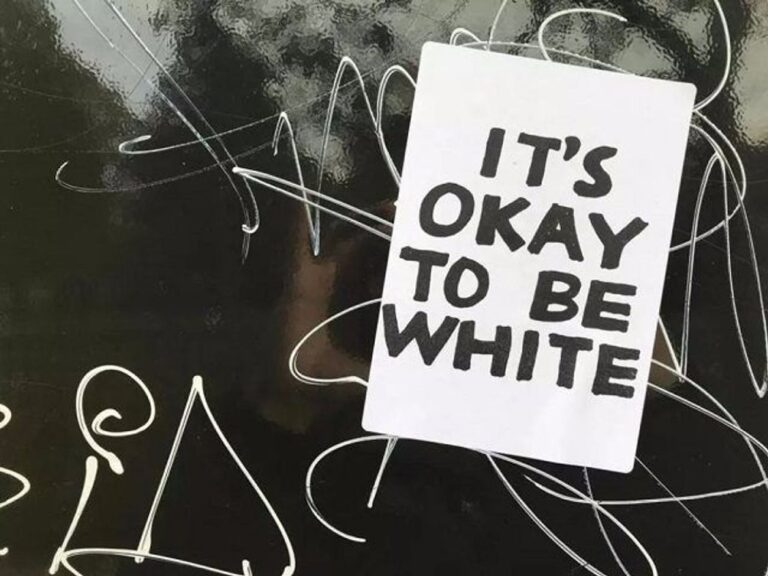 Comment Tucker Carlson a boosté la dernière campagne de mèmes "Alt-Right"