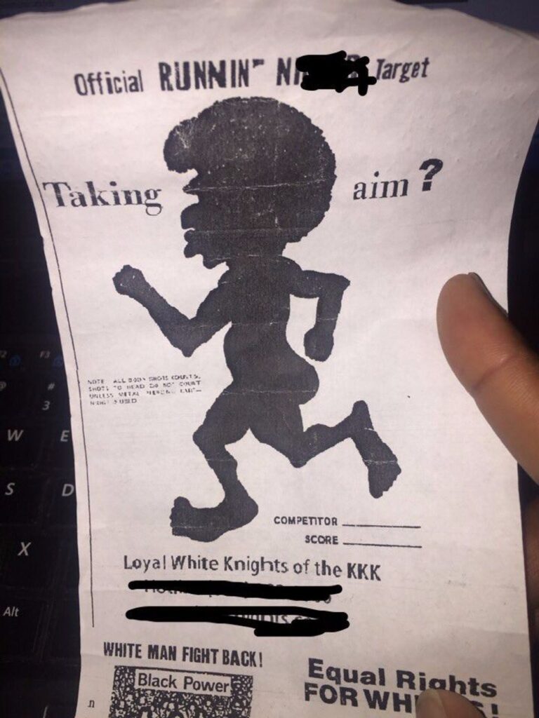 Des Flyers du KKK menaçant les Noirs et les Juifs retrouvés en Floride