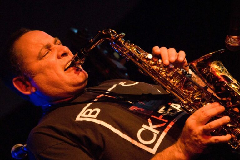 Enveloppé de prétentions, l'antisémitisme de Gilad Atzmon continue de s'affirmer