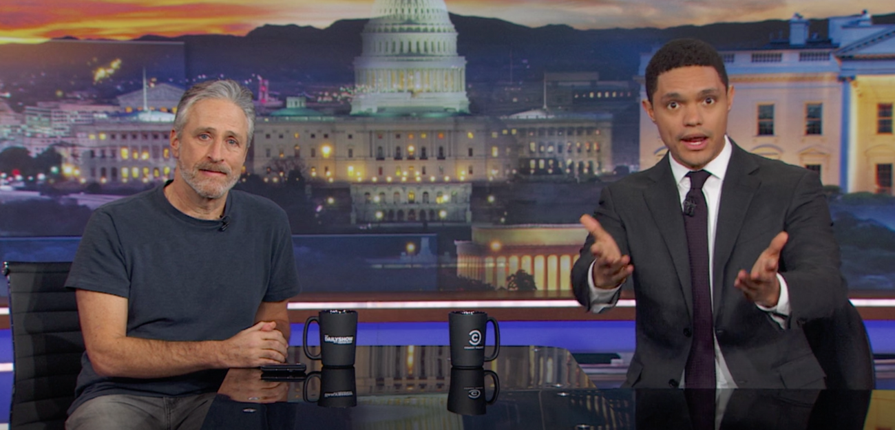 Jon Stewart résout le mystère du Robocaller 'Bernie Bernstein' dans le retour de 'Daily Show'
