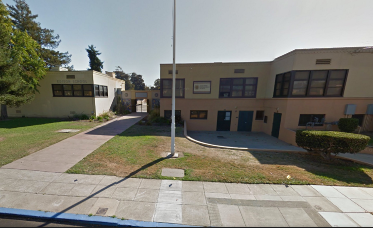 La police californienne déclare que les graffitis d'Hitler ne sont pas un crime de haine