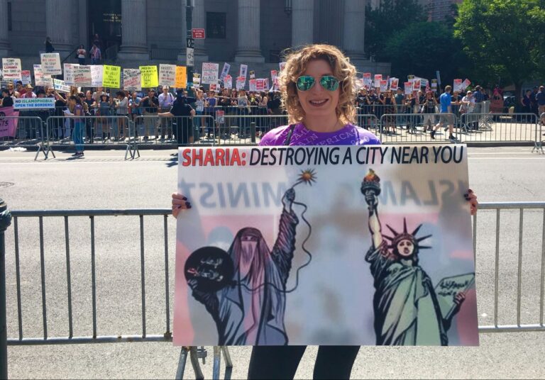 Laura Loomer est la voix juive de l'extrême droite.  Peut-elle apprivoiser les juifs haineux ?