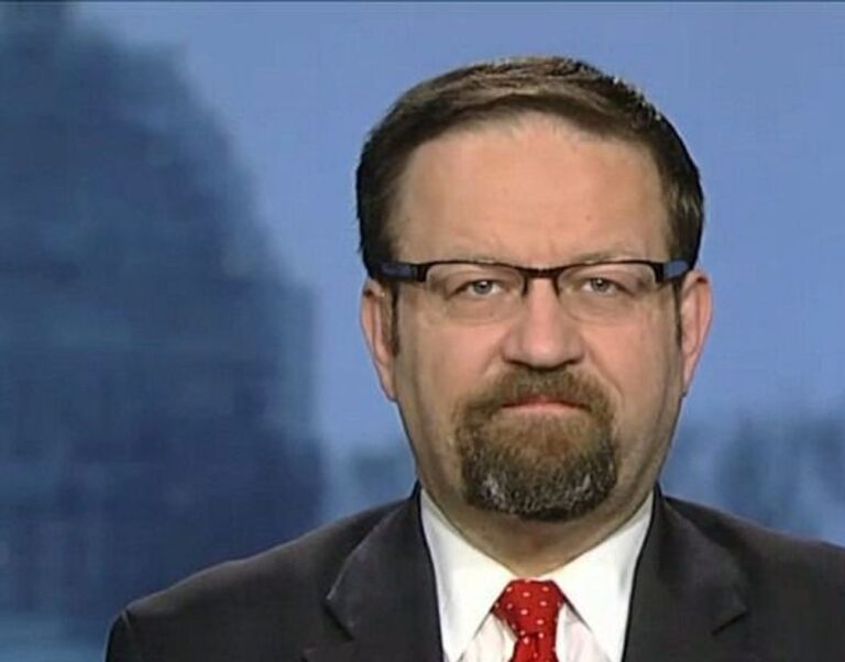 L'auteur de "Horsemen Of The Trumpocalypse" explique pourquoi Gorka fait la coupe