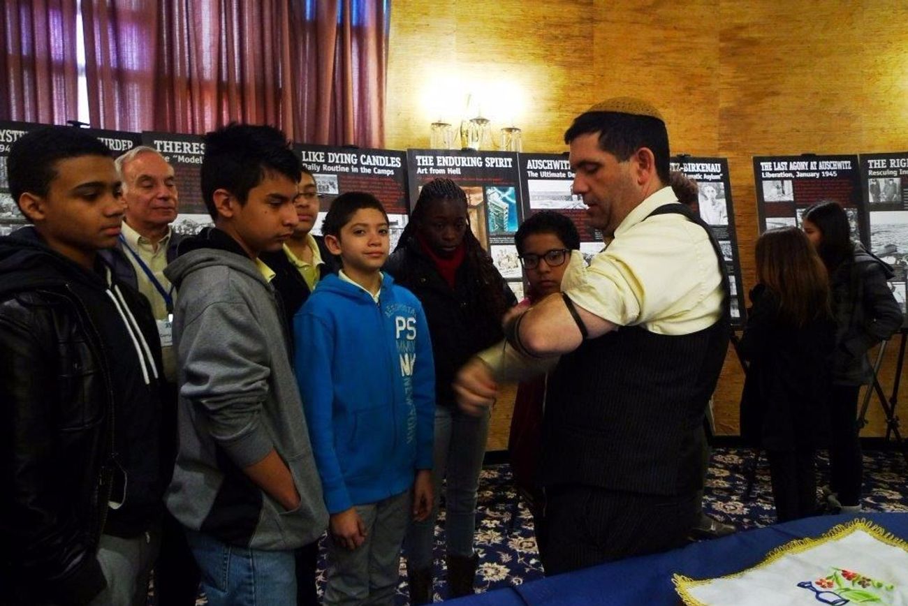 Le rabbin qui a accueilli les Juifs non blancs sera-t-il chassé de la synagogue - et de chez lui ?
